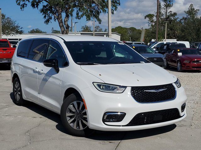 2025 Chrysler Pacifica Hybrid Select