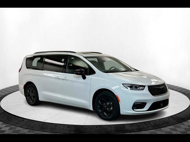 2025 Chrysler Pacifica Hybrid Premium S Appearance Pkg