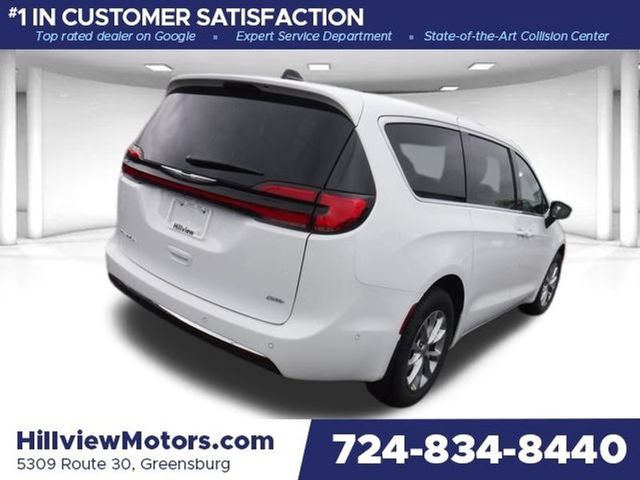 2025 Chrysler Pacifica Select