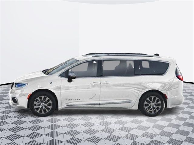 2025 Chrysler Pacifica Hybrid Select