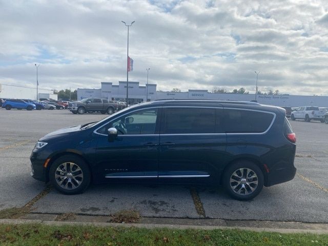 2025 Chrysler Pacifica Hybrid Pinnacle