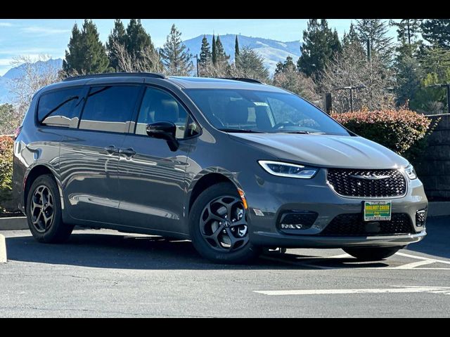 2025 Chrysler Pacifica Hybrid Premium S Appearance Pkg