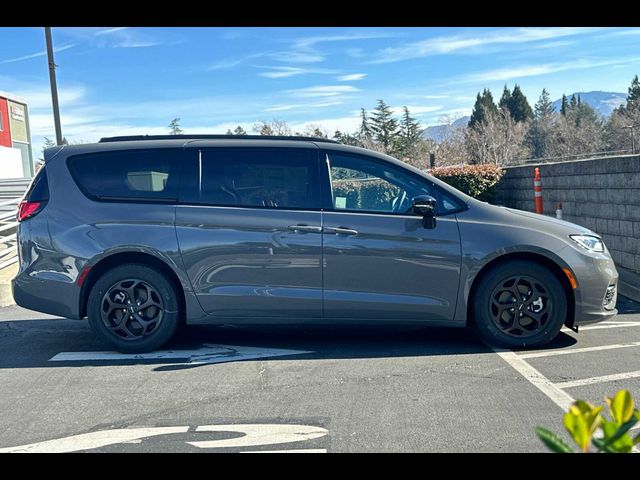 2025 Chrysler Pacifica Hybrid Premium S Appearance Pkg