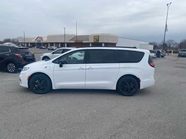 2025 Chrysler Pacifica Hybrid Premium S Appearance Pkg