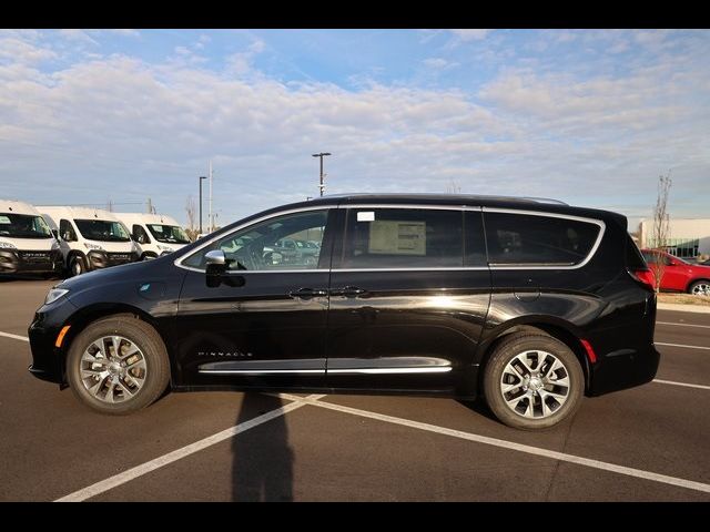 2025 Chrysler Pacifica Hybrid Pinnacle