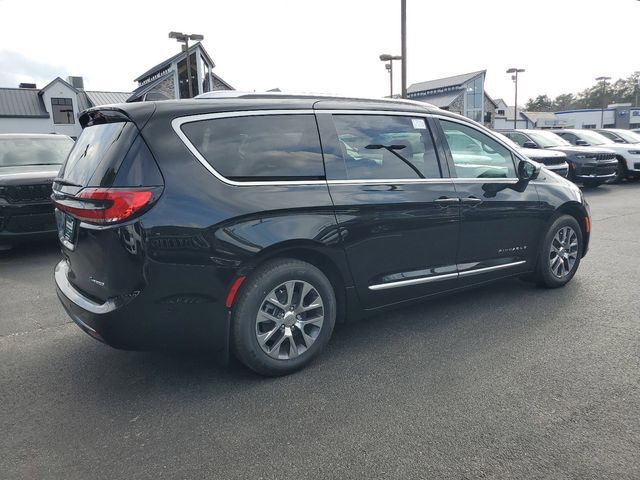 2025 Chrysler Pacifica Hybrid Pinnacle