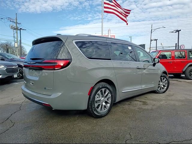 2025 Chrysler Pacifica Hybrid Pinnacle