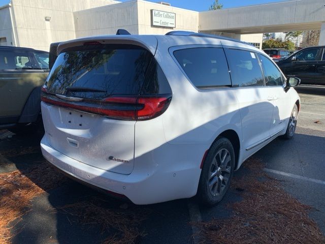 2025 Chrysler Pacifica Hybrid Pinnacle