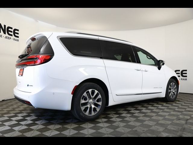 2025 Chrysler Pacifica Hybrid Pinnacle