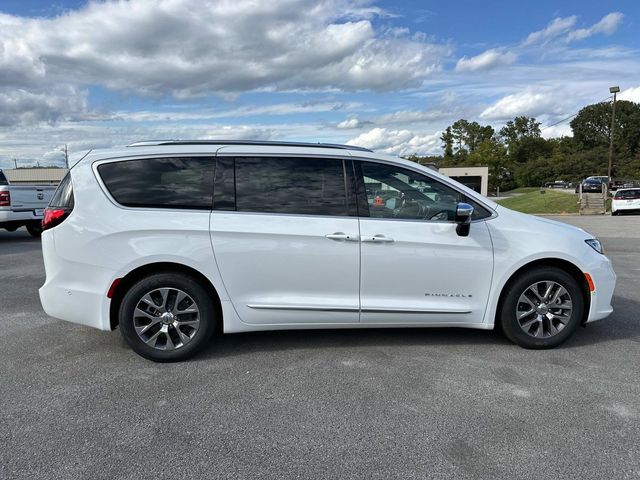 2025 Chrysler Pacifica Hybrid Pinnacle