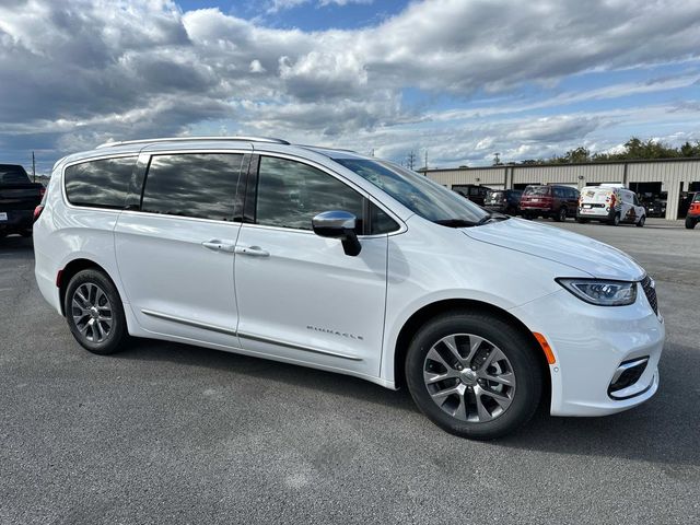 2025 Chrysler Pacifica Hybrid Pinnacle