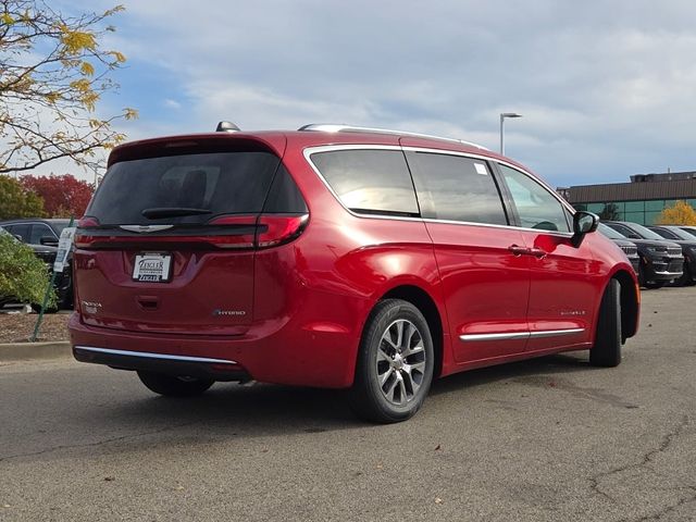 2025 Chrysler Pacifica Hybrid Pinnacle