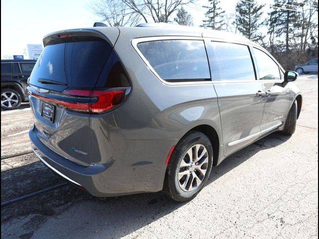 2025 Chrysler Pacifica Hybrid Pinnacle