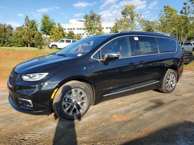 2025 Chrysler Pacifica Hybrid Pinnacle