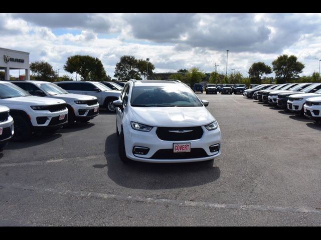 2025 Chrysler Pacifica Hybrid Pinnacle