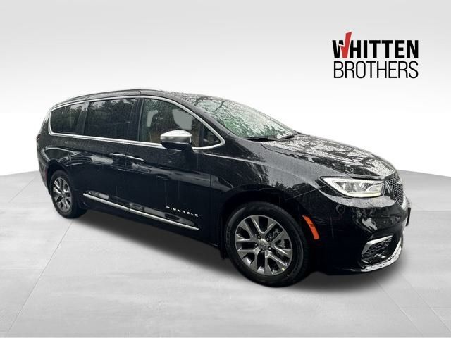 2025 Chrysler Pacifica Hybrid Pinnacle