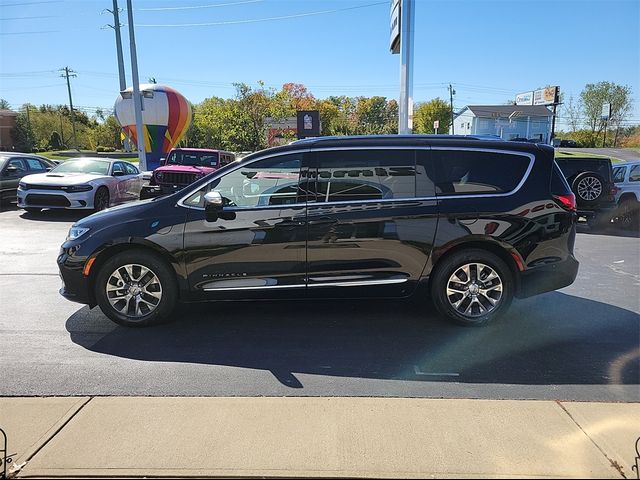 2025 Chrysler Pacifica Hybrid Pinnacle