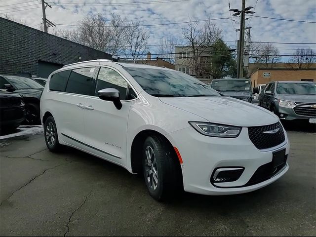 2025 Chrysler Pacifica Hybrid Pinnacle