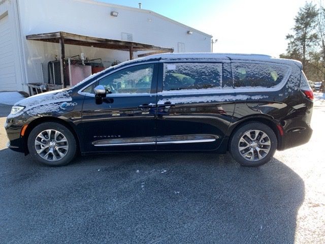 2025 Chrysler Pacifica Hybrid Pinnacle