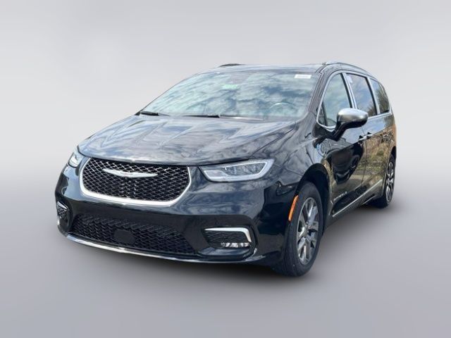 2025 Chrysler Pacifica Hybrid Pinnacle
