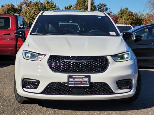 2025 Chrysler Pacifica Hybrid Premium S Appearance Pkg