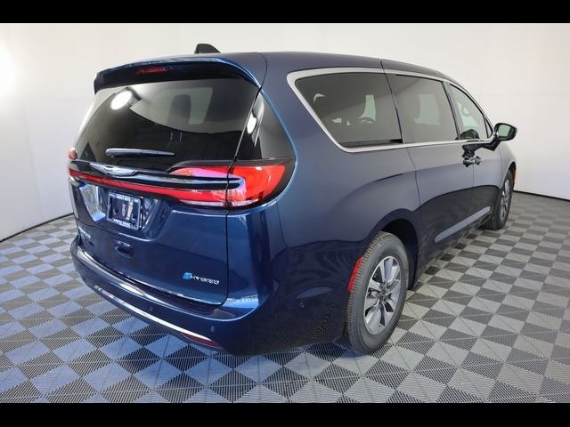 2025 Chrysler Pacifica Hybrid Select