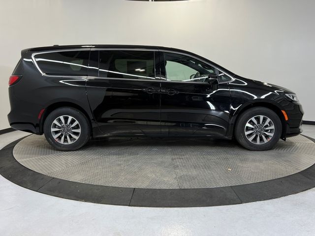 2025 Chrysler Pacifica Hybrid Select