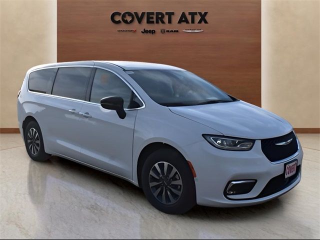 2025 Chrysler Pacifica Hybrid Select