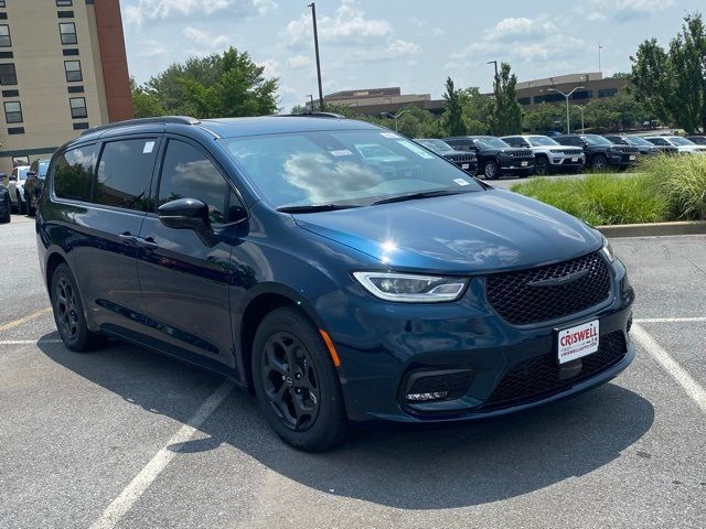 2025 Chrysler Pacifica Hybrid Premium S Appearance Pkg