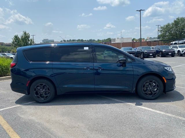 2025 Chrysler Pacifica Hybrid Premium S Appearance Pkg