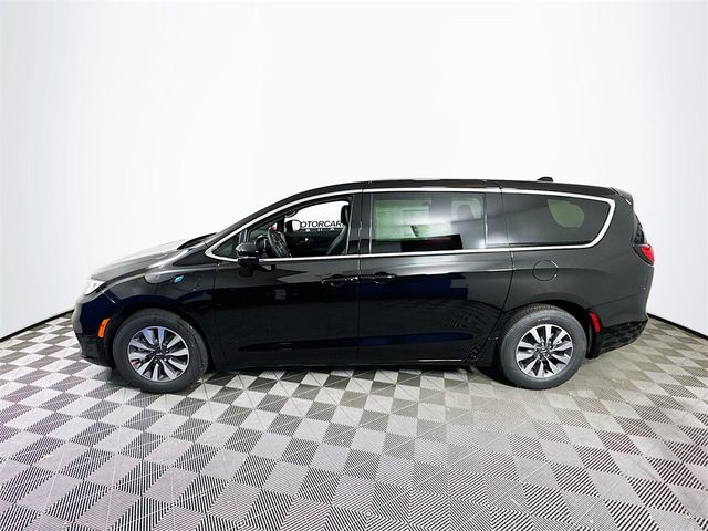 2025 Chrysler Pacifica Hybrid Select