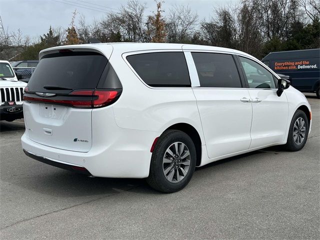 2025 Chrysler Pacifica Hybrid Select