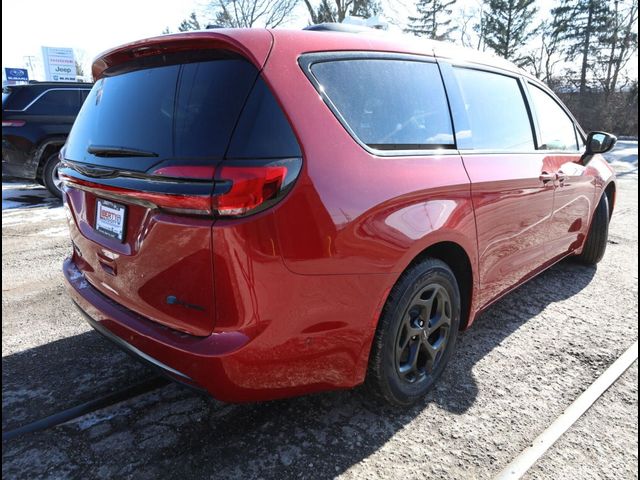 2025 Chrysler Pacifica Hybrid Premium S Appearance Pkg