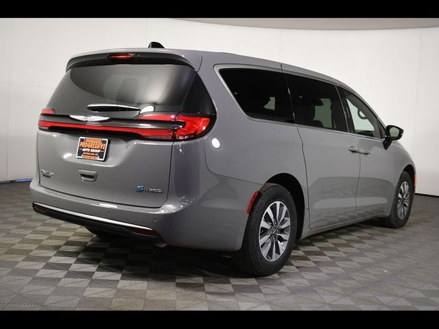 2025 Chrysler Pacifica Hybrid Select