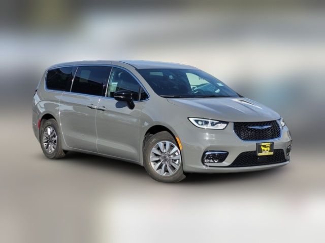 2025 Chrysler Pacifica Hybrid Select