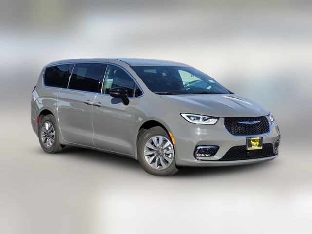 2025 Chrysler Pacifica Hybrid Select