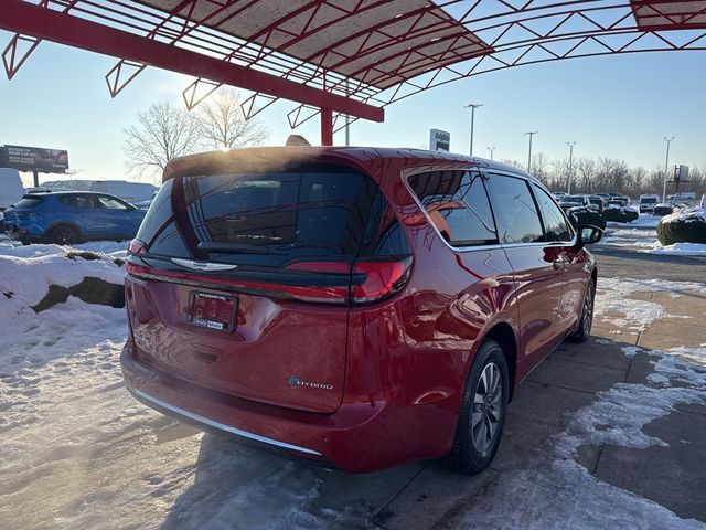 2025 Chrysler Pacifica Hybrid Select