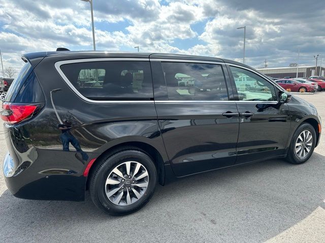 2025 Chrysler Pacifica Hybrid Select