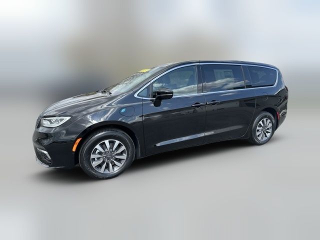 2025 Chrysler Pacifica Hybrid Select