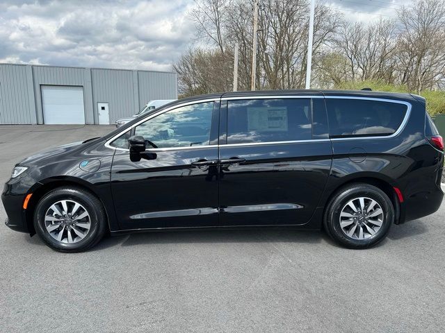 2025 Chrysler Pacifica Hybrid Select