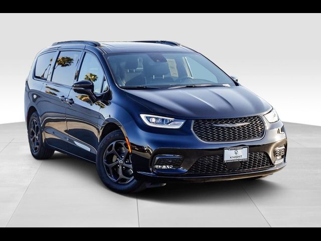 2025 Chrysler Pacifica Hybrid Premium S Appearance Pkg