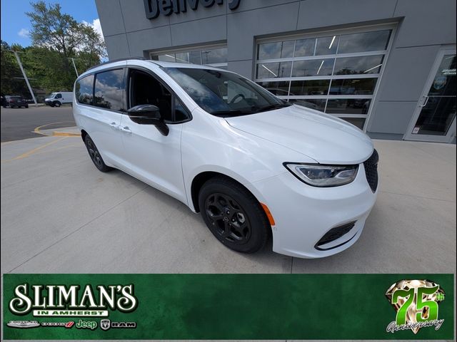 2025 Chrysler Pacifica Hybrid Premium S Appearance Pkg