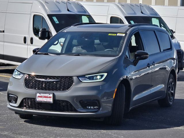 2025 Chrysler Pacifica Hybrid Premium S Appearance Pkg