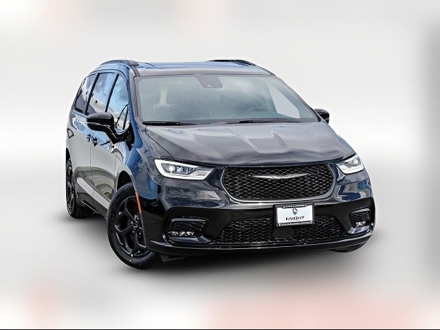 2025 Chrysler Pacifica Hybrid Premium S Appearance Pkg