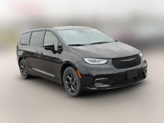 2025 Chrysler Pacifica Hybrid Premium S Appearance Pkg