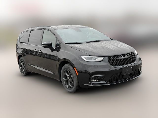 2025 Chrysler Pacifica Hybrid Premium S Appearance Pkg