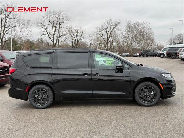 2025 Chrysler Pacifica Hybrid Premium S Appearance Pkg