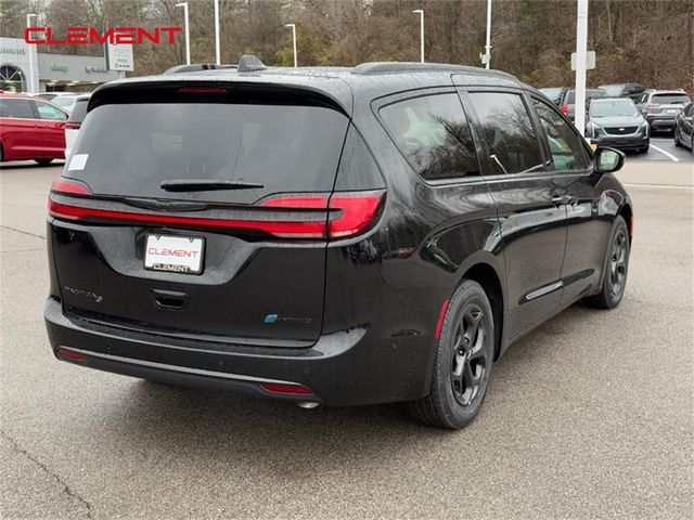 2025 Chrysler Pacifica Hybrid Premium S Appearance Pkg