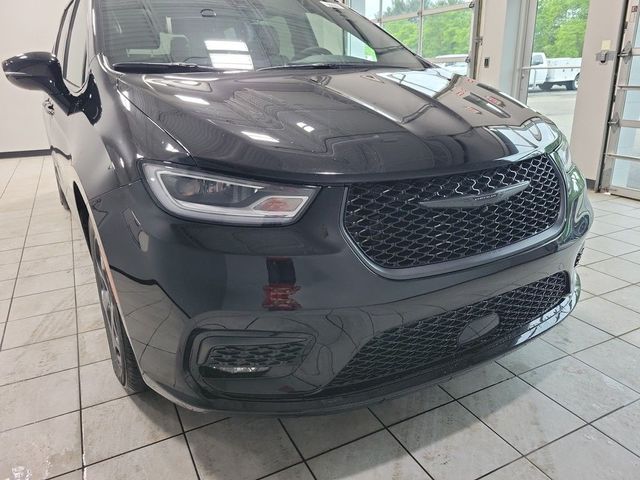 2025 Chrysler Pacifica Hybrid Premium S Appearance Pkg