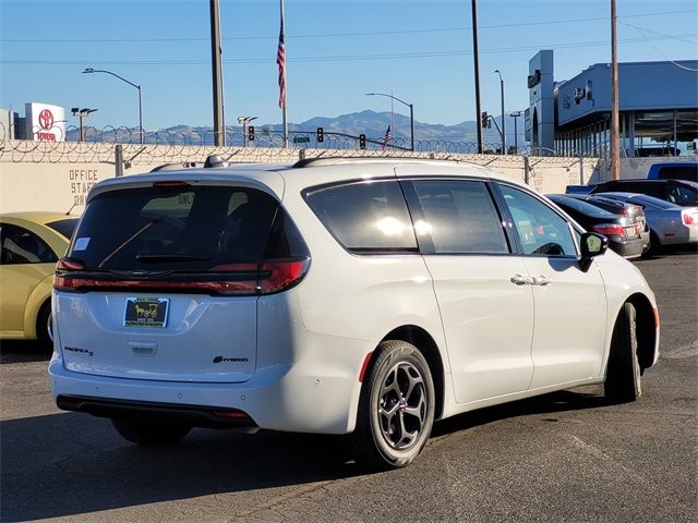 2025 Chrysler Pacifica Hybrid Premium S Appearance Pkg